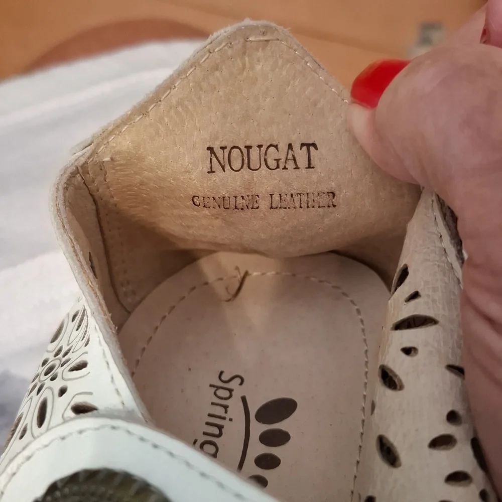 Spring Step sz 39 (US 8.5) Nougat white (cream) Mary Jane D'Orsay wedge shoes.